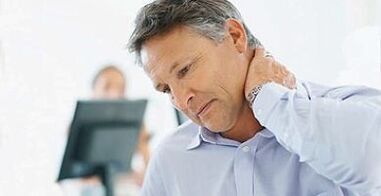 příznaky cervikální osteochondrózy jsou bolesti krku