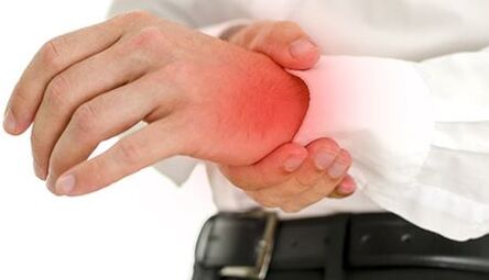 bolest v zápěstí s artritidou a artrózou