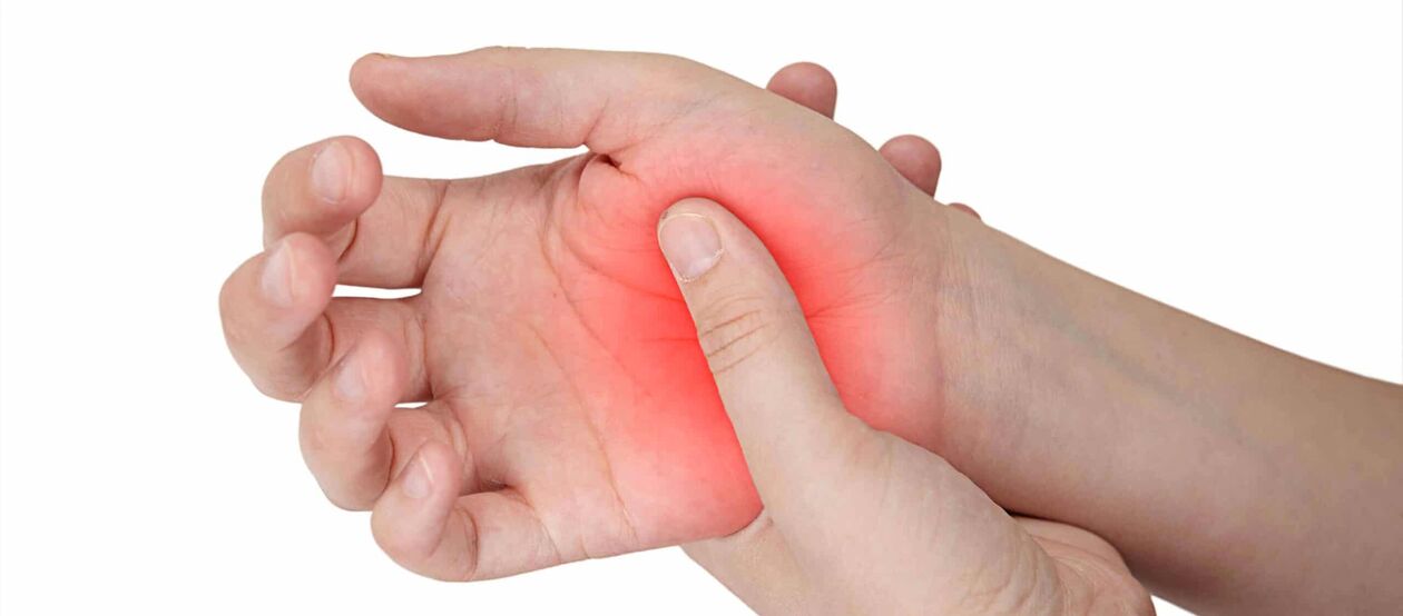 Bolest a zarudnutí v oblasti kloubu doprovázející rozvoj artrózy